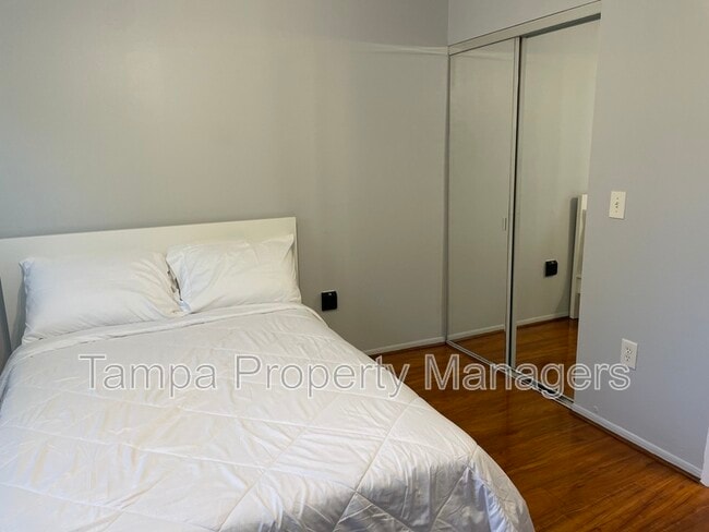 Building Photo - 9015 Westchester Cir