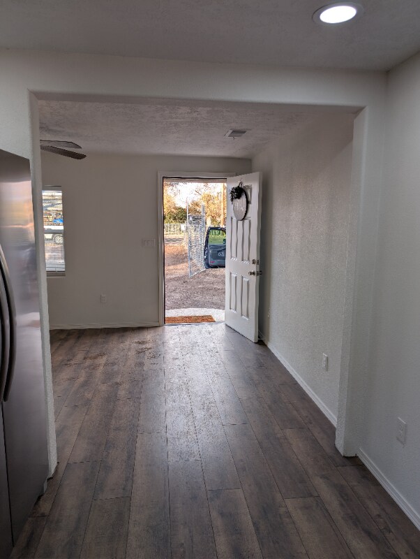 Building Photo - 164 Willow Rd NW