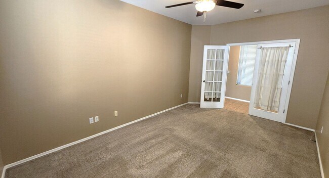 Building Photo - 4 Bedroom Home in the Sun Grooves Communit...
