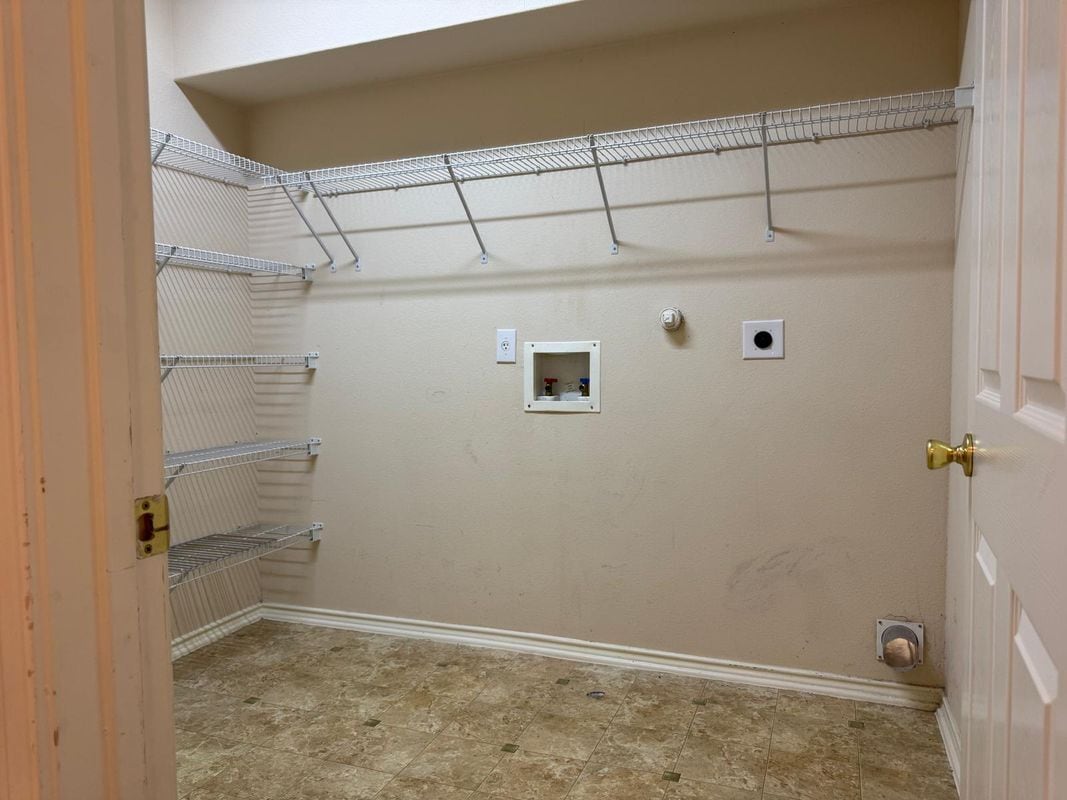 Building Photo - 4526 Darien Vista