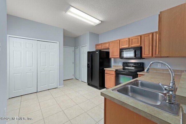 Building Photo - 631 Scrub Jay Dr