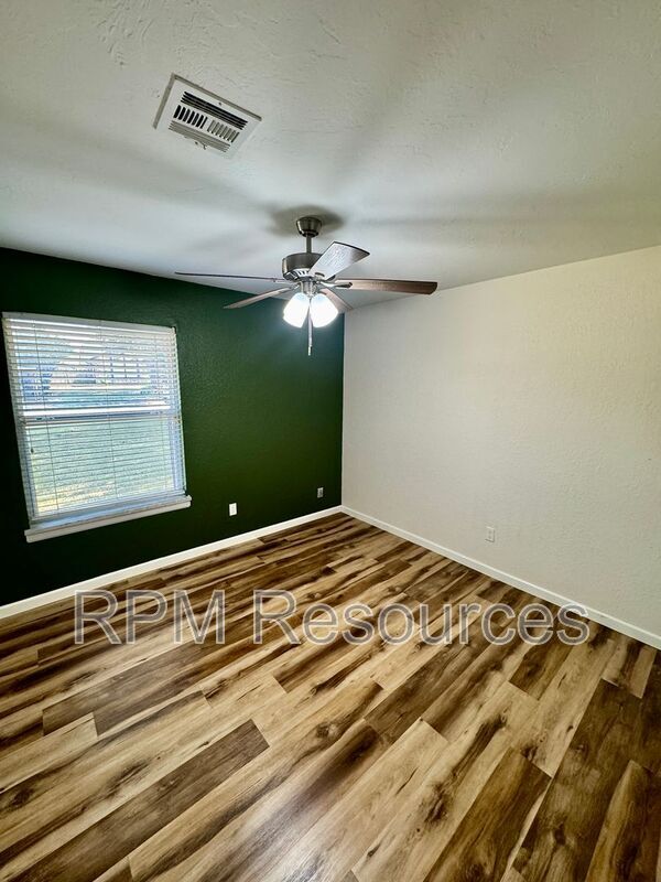Building Photo - 11813 Larkdale Dr