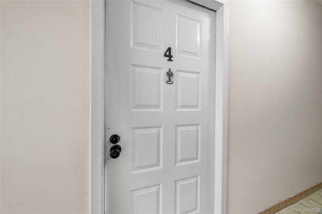 Building Photo - 402 Jericho Tpke