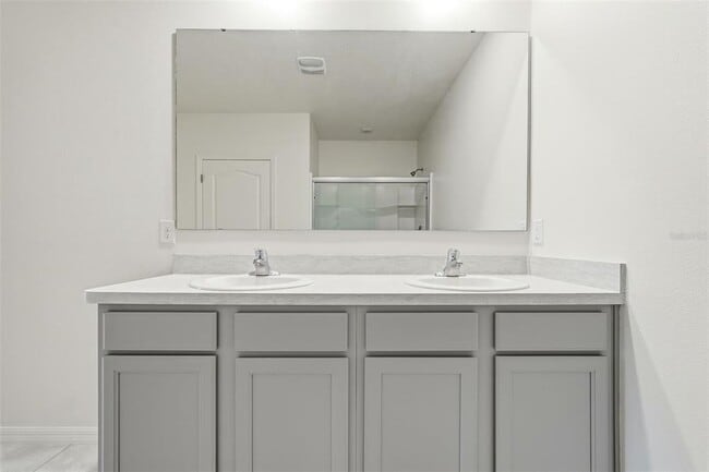 Building Photo - 2633 Grand Central Ave