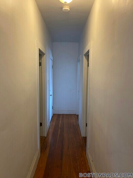 Building Photo - 27 Buttonwood St
