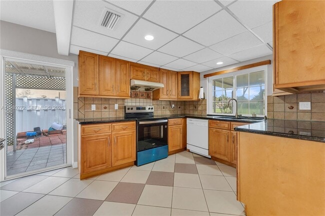 Building Photo - 12145 Begonia Way