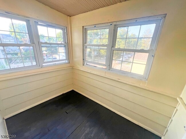 Building Photo - 638 Paulison Ave