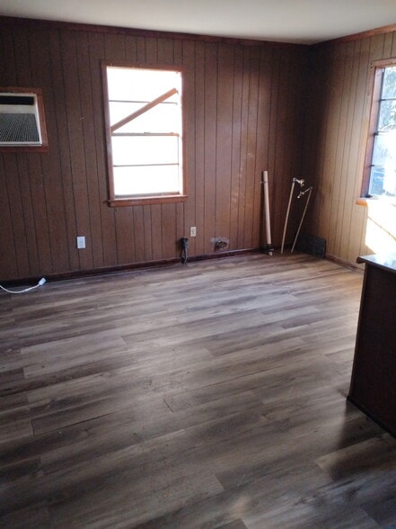 Building Photo - 524 E Kingston St