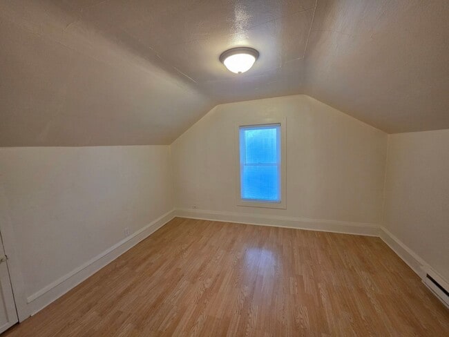 Building Photo - 216 S Mason St