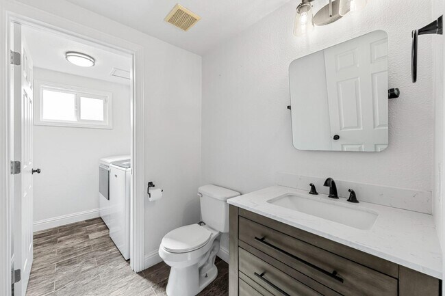 Building Photo - 7085 Valley Forge Dr