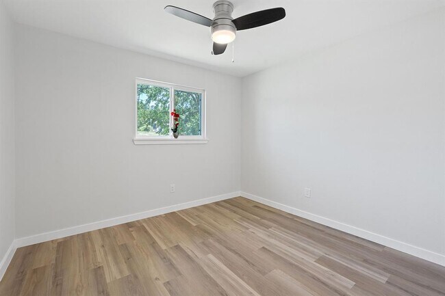 Building Photo - 711 Santa Rosa Dr