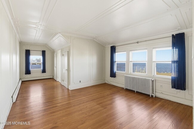 Building Photo - 5 Marine Pl