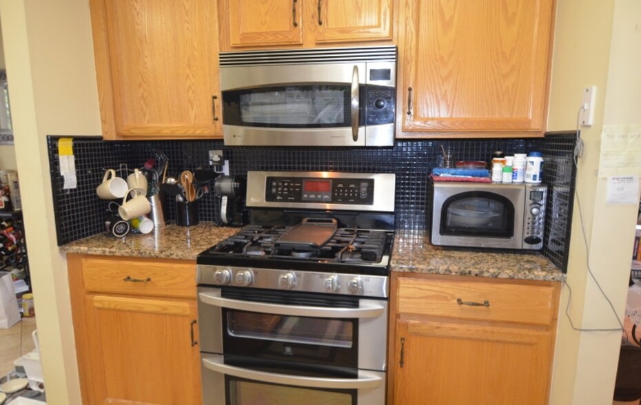 Building Photo - 328 Enclave Ln