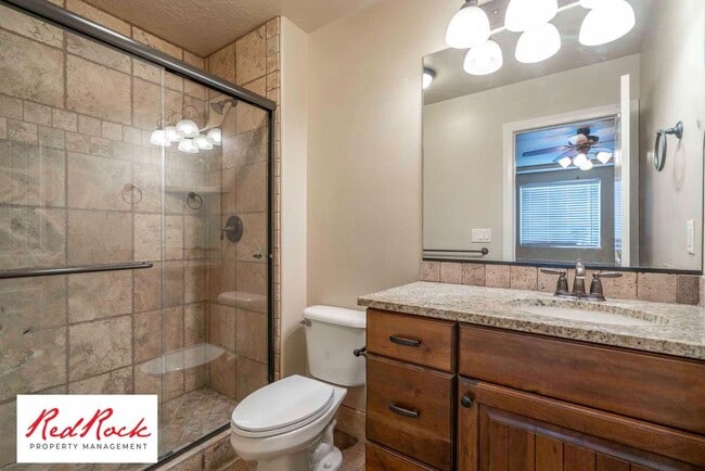 Building Photo - 3 Bedroom Townhome in Southgate Community