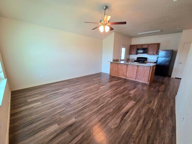 Building Photo - AVAILABLE SOON! (SECTION 8 ACCEPTED)