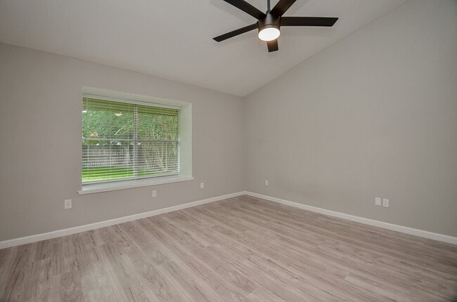 Building Photo - 22018 Grand Forks Dr