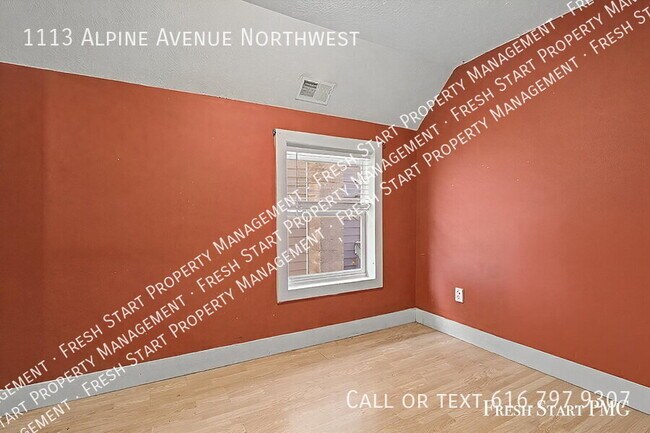 Building Photo - 1113 Alpine Ave NW
