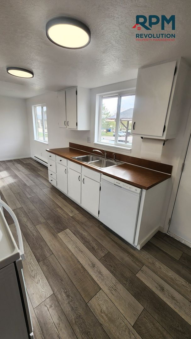 Building Photo - 3 BEDROOM UNIT IN WASHINGTON TERRACE