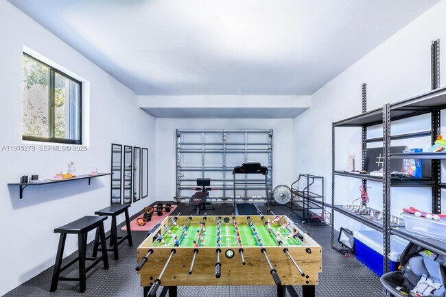 Building Photo - 312 N Luna Ct