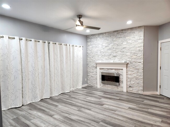 Building Photo - 6500 Harbor Town Dr