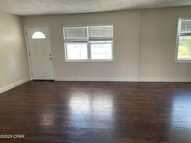 Building Photo - 904 Forestdale Ave