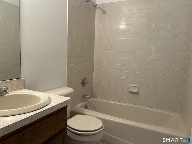 Building Photo - 43 Valley Dr