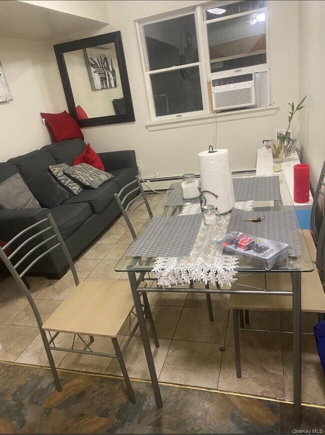 Building Photo - 16 Knowles St