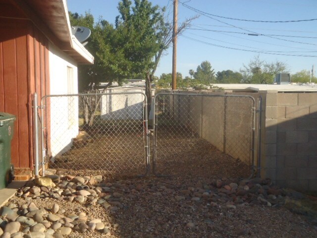 Building Photo - 1301 Cushman Dr