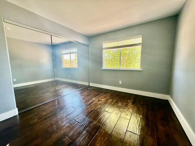 Building Photo - EPIC REA - Fully Renovated 5BR/3BA Home in...