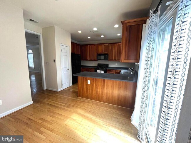 Building Photo - 1601 Leeds Castle Dr