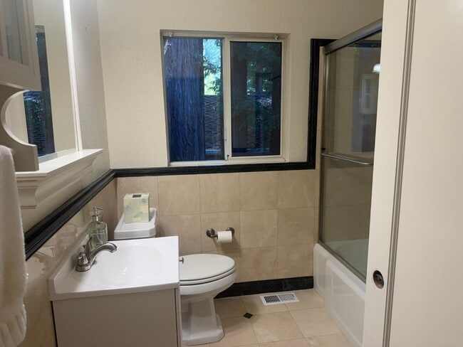 Building Photo - 13206 Middleton Ave