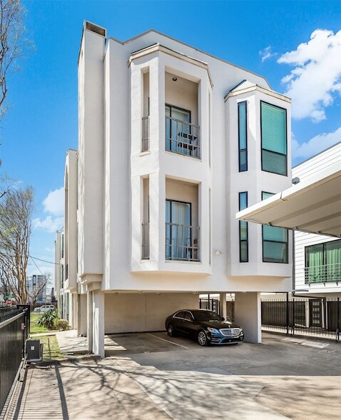 Building Photo - 2002 N Fitzhugh Ave