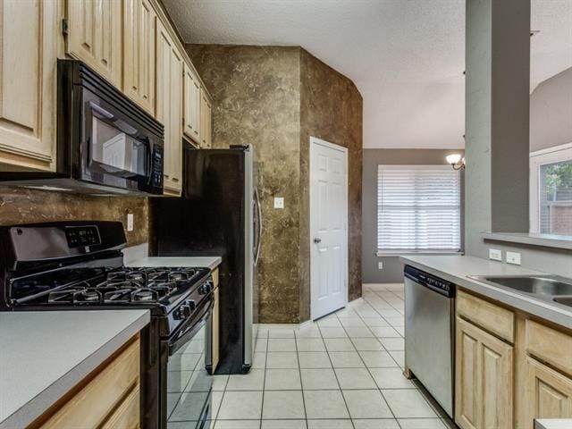 Building Photo - 2718 Chatsworth Dr