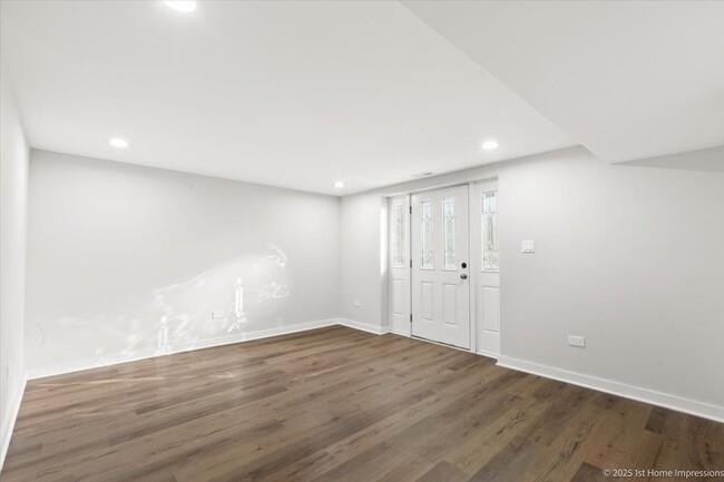 Building Photo - 15041 Irving Ave