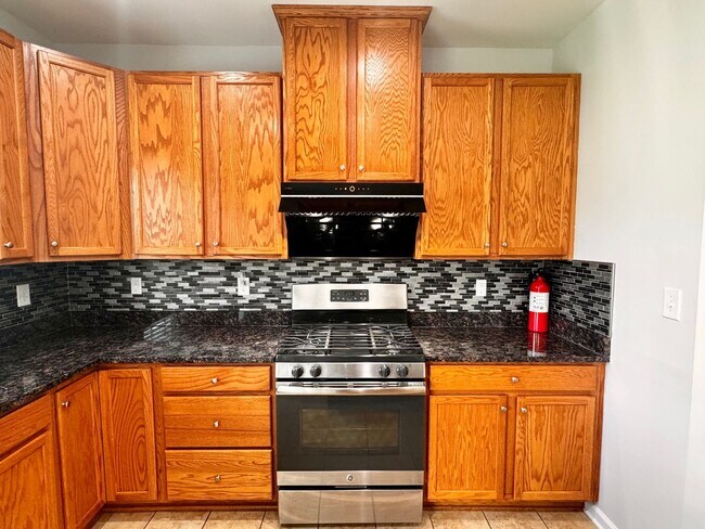 Building Photo - 145 Holly Hill Dr