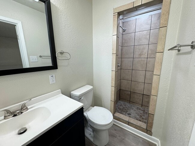 Building Photo - 1001 Ronstan Dr