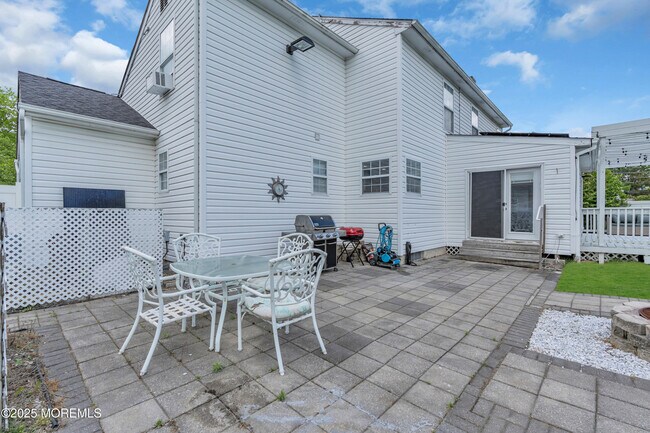 Building Photo - 210 Wingate Ct