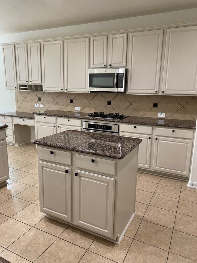 Building Photo - 9535 Empress Crossing Dr