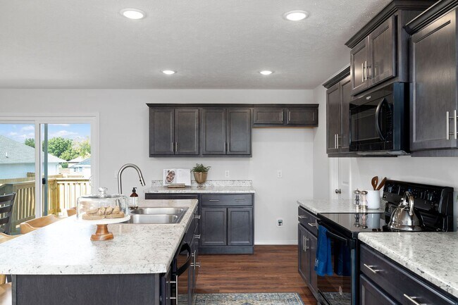 Building Photo - 122 Pin Oak Dr