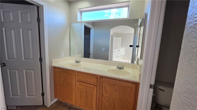 Building Photo - 5769 Old Colony Dr