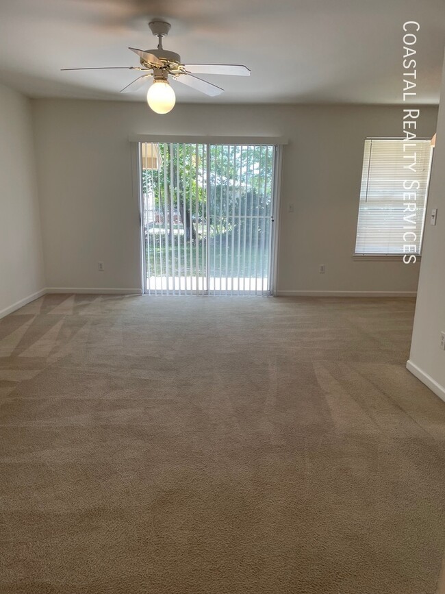 Building Photo - 879 Fairview Dr