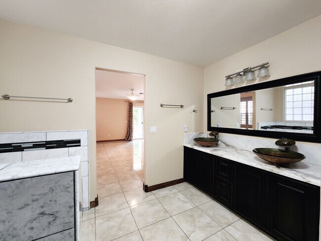 Building Photo - Marshall Ranch 5 bedroom!!  Available Now.