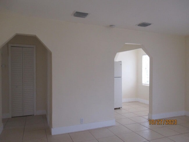 Building Photo - 2325 Madison St