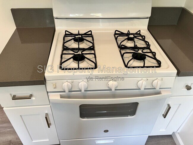 Building Photo - 10165 Silverton Ave