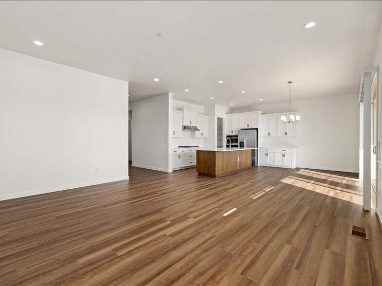 Building Photo - 1523 W Switchgrass Ct