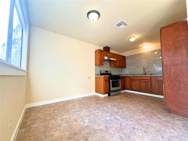 Building Photo - 2525 Dovemeadow Dr