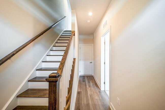 Building Photo - 14062 Sunrise Valley Dr
