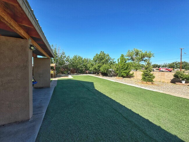 Building Photo - 9307 Vista Clara Loop NW