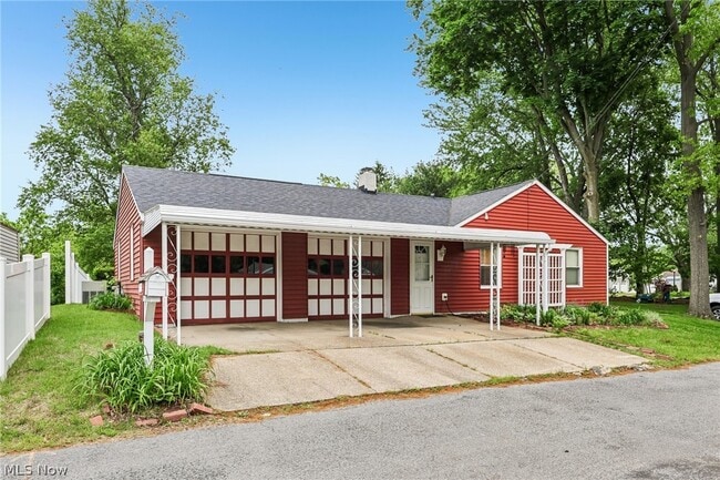 Building Photo - 686 Portage Lakes Drive