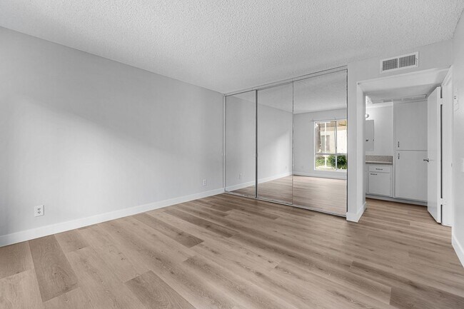 Building Photo - 1 Bedroom 1 Bath Apartment Close to South ...